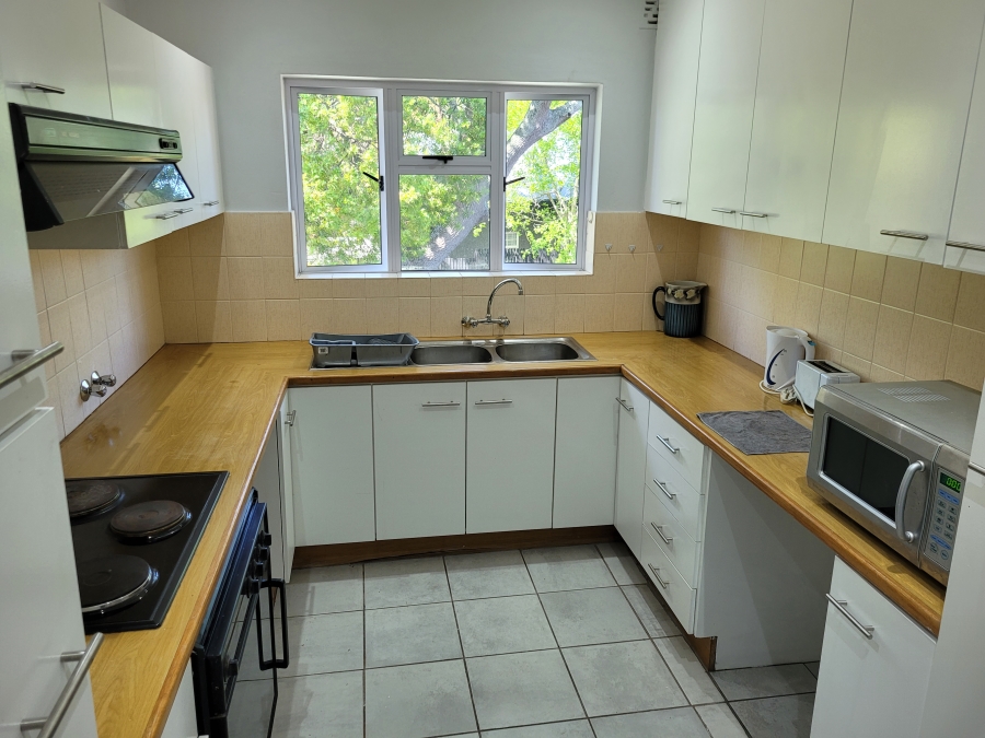 To Let 3 Bedroom Property for Rent in Wynberg Upper Western Cape